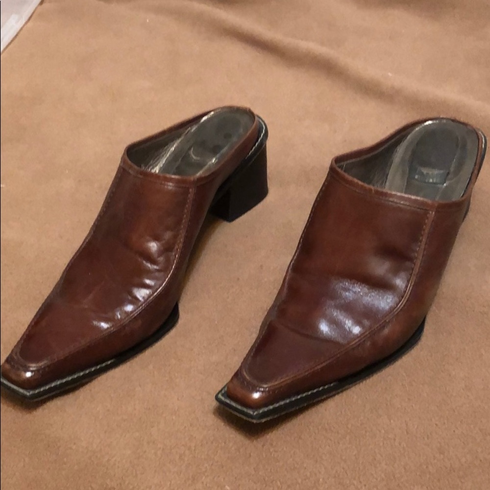 Stuart Weitzman mules - brown leather